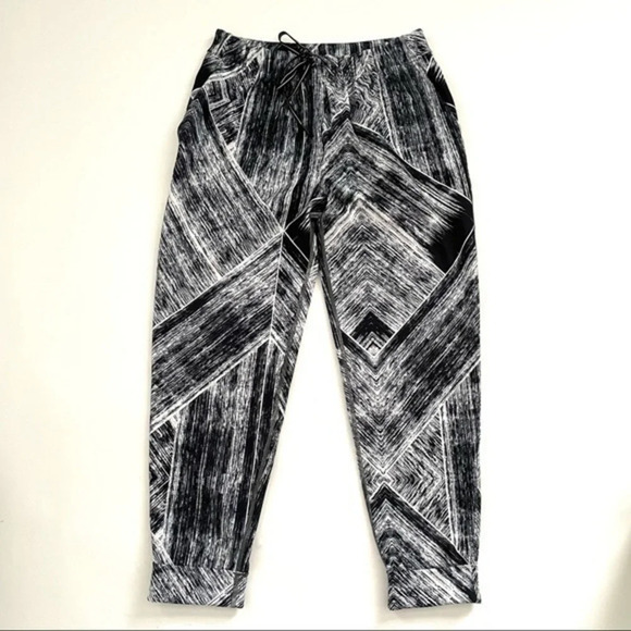 Lululemon Jet Crop Full On Luon Heat Wave White Black Size 4 - Picture 1 of 6